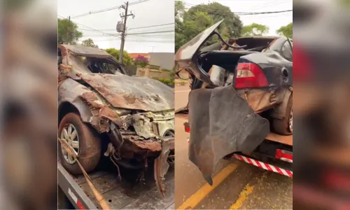 
							Homem foge da polícia e capota carro com 150 kg de maconha em Cascavel
						
						