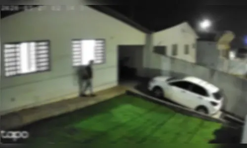 
							Suspeito de invadir casa de ex-namorada com canivete é preso em Apucarana
						
						