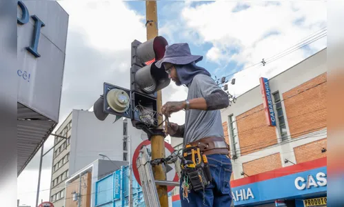 
							Apucarana faz manutenção em semáforos de 12 cruzamentos centrais
						
						