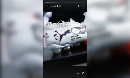 
							Neymar Jr personaliza chuteira com os nomes dos quatro filhos
						
						