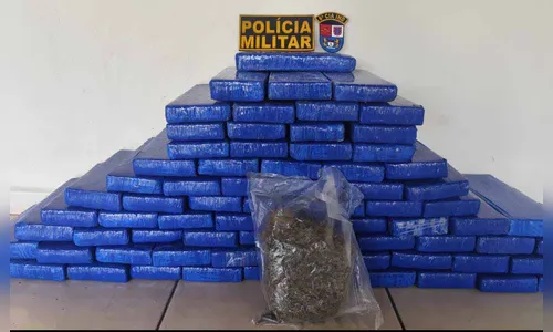 
							PM encontra carro roubado com mais de 80 kg de maconha no Vale do Ivaí
						
						