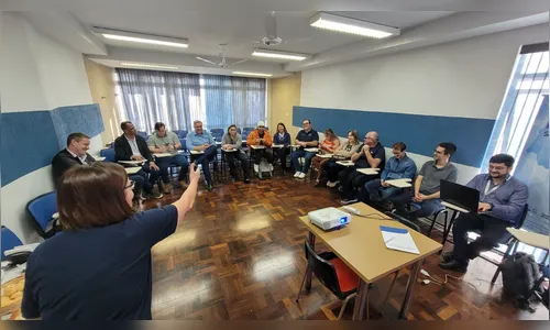 
							Rua Ponta Grossa recebe reforço de cinco secretarias municipais
						
						