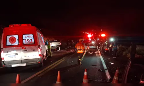 
							Acidente entre três veículos deixa 5 vítimas na PR-170 em Apucarana
						
						