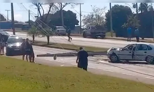 
							Carro derruba três postes em Ivaiporã; PM divulga novas informações
						
						