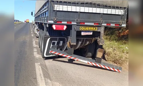 
							Caminhoneiro fica preso às ferragens após grave acidente na BR-376
						
						