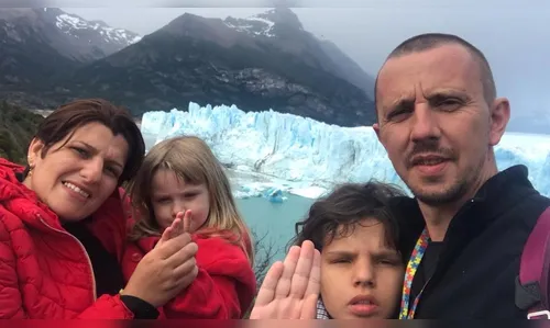 
							Casal apucaranense lança livro que ensina a viajar com criança autista
						
						