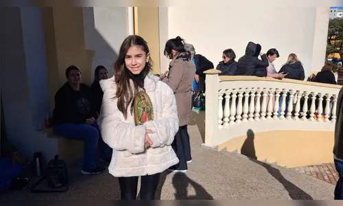 
							Fila é formada desde cedo para missa do Frei Gilson em Apucarana
						
						
