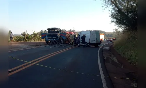 
							Motorista de van morre ao bater de frente com caminhão na PR-170
						
						