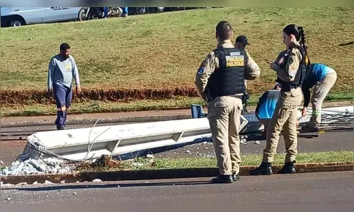 
							Carro derruba três postes em Ivaiporã; PM divulga novas informações
						
						