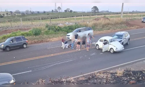 
							Três pessoas ficam feridas em grave acidente na PR-444 em Mandaguari
						
						