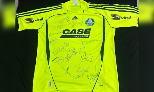 
							Cinegrafista de Maringá rifa camisa do Palmeiras para tratamento
						
						
