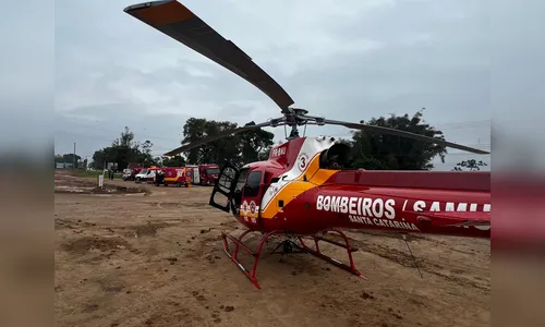
							Criança de 4 anos é arremessada de Camaro após acidente em SC
						
						