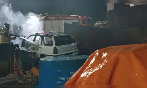 
							Carro pega fogo após pane mecânica na Avenida Paraíba em Ivaiporã
						
						