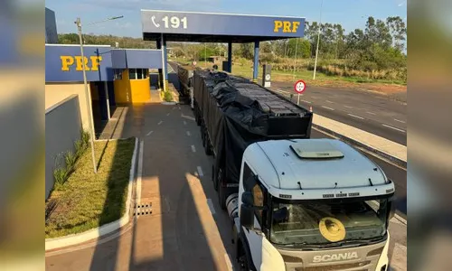
							PRF apreende 1,1 milhão de maços de cigarros contrabandeados no PR
						
						