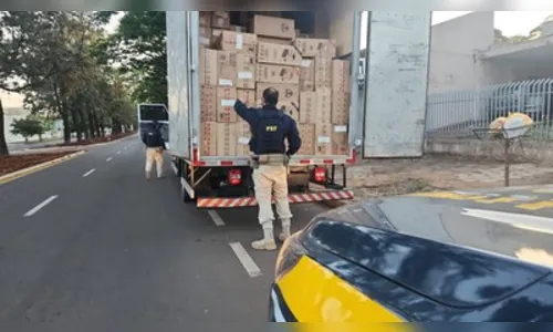
							PRF apreende 1,1 milhão de maços de cigarros contrabandeados no PR
						
						