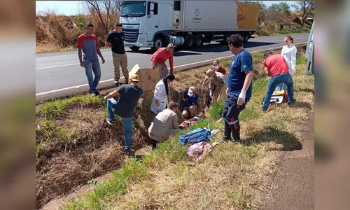 
							Jovem fica ferida após acidente de moto na BR-376 em Cambira
						
						
