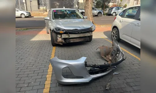 
							Motociclista tem suspeita de fratura na perna após acidente no centro de Apucarana
						
						