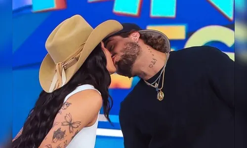 
							Ana Castela e Zé Felipe trocam o primeiro beijo em público; veja
						
						