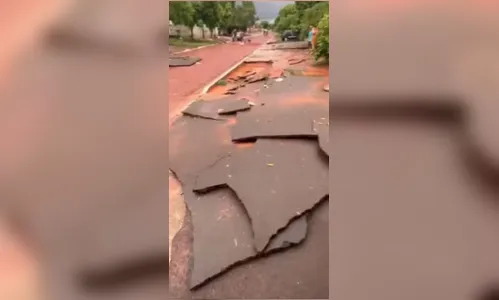 
							Temporais causam inundações e estragos em cidades do PR
						
						