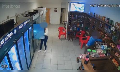 
							Câmera flagra ladrão furtando whisky em conveniência de Apucarana
						
						