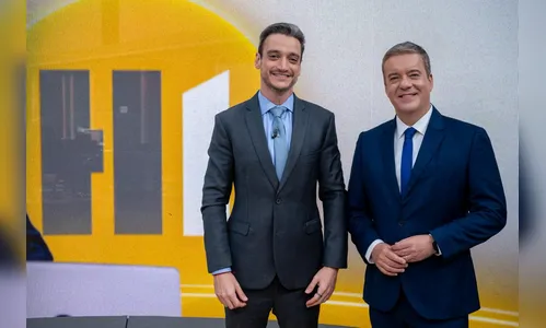 
							César Tralli dá o último adeus ao Jornal Hoje em despedida ao vivo
						
						