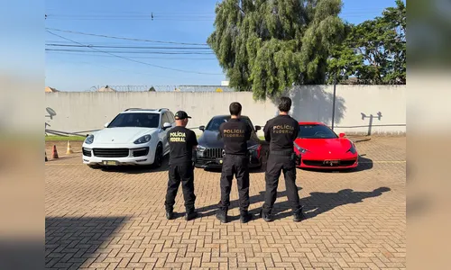 
							Operação da PF apreende carros e bens de luxo em Curitiba e Maringá
						
						
