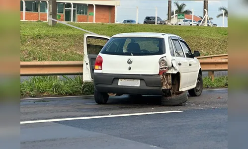 
							Acidente afeta trânsito nas imediações do 30º BIMec em Apucarana
						
						