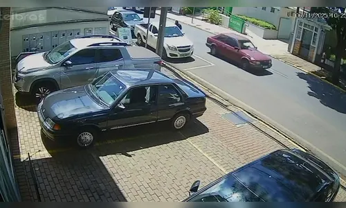 
							Ladrão age à luz do dia e furta caminhonete no centro de Apucarana
						
						