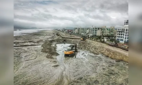 
							Ressaca em praia do Paraná cria paredão de areia com mais de 2 metros
						
						