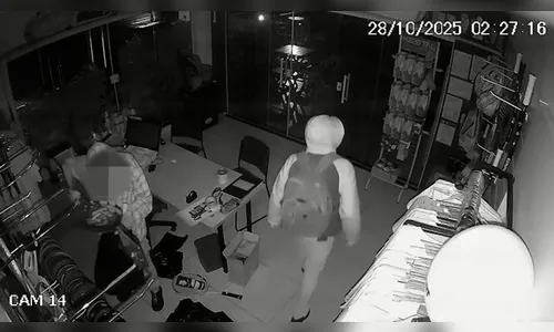 
							Câmeras registram furto de materiais em centro esportivo de Arapongas
						
						