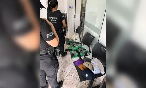 
							PCPR apreende materiais de bonés falsificados em Apucarana
						
						