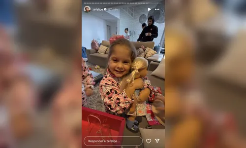 
							Saiba qual é o preço da boneca que Ana Castela deu para Maria Flor
						
						