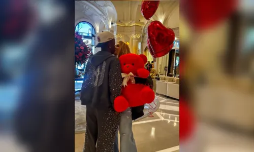 
							Vini Jr faz surpresa romântica e assume namoro com Virginia Fonseca
						
						