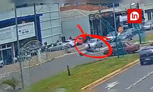 
							Adolescente fica ferida em colisão entre patinete e moto em Arapongas
						
						