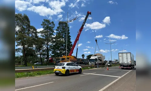 
							Retirada de caminhão causa congestionamento na BR-369 em Apucarana
						
						