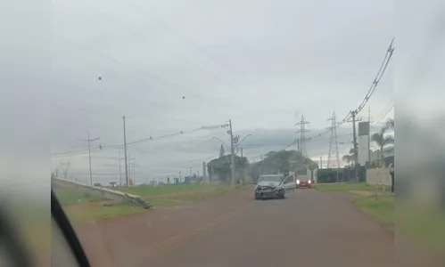 
							Carro derruba poste e afeta fornecimento de energia na zona norte
						
						