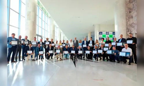 
							Apucaranenses recebem titulo de “Comendador da Inovação do Paraná”
						
						