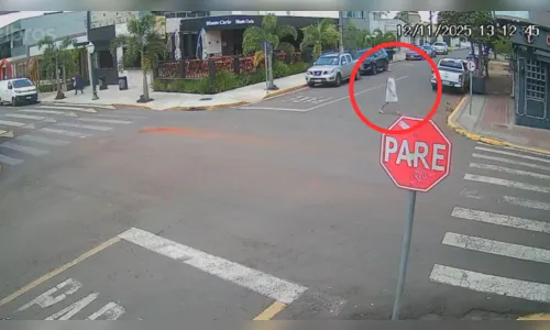 
							‘Paciente fujão?’: homem com roupa hospitalar é flagrado em Apucarana
						
						