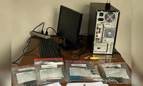 
							PF descobre câmera oculta em banheiro e prende suspeito no Paraná
						
						