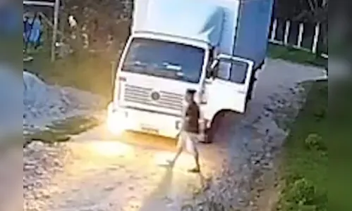 
							Pai e filho são mortos e polícia apura intolerância religiosa no PR
						
						