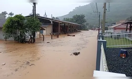 
							Seis cidades já decretaram emergência após fortes temporais em SC
						
						