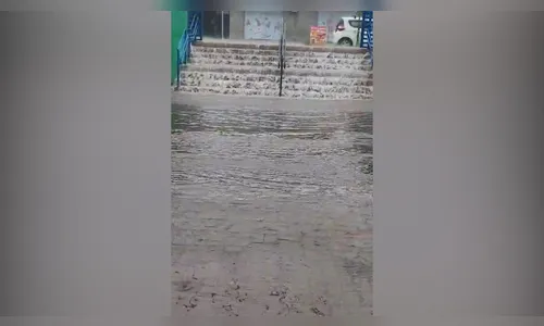
							Vídeo: Chuva de mais de 80 mm alaga ruas de Apucarana e Arapongas
						
						