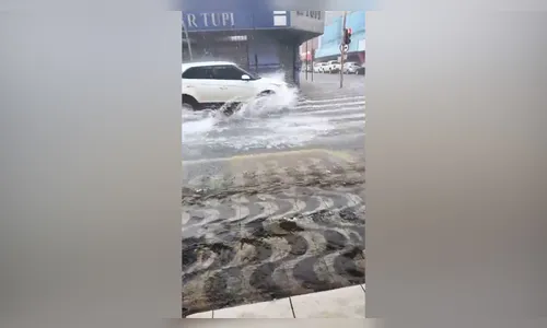 
							Vídeo: Chuva de mais de 80 mm alaga ruas de Apucarana e Arapongas
						
						