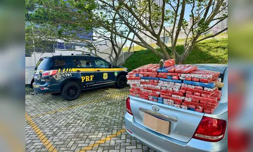 
							PRF apreende 132 quilos de maconha embrulhados para o Natal no PR
						
						