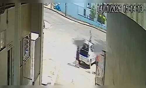 
							Vídeo flagra motorista atacando motociclista com facão em Apucarana
						
						