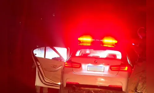 
							Condutor de BMW bate em viatura, atira contra PM e morre baleado no PR
						
						