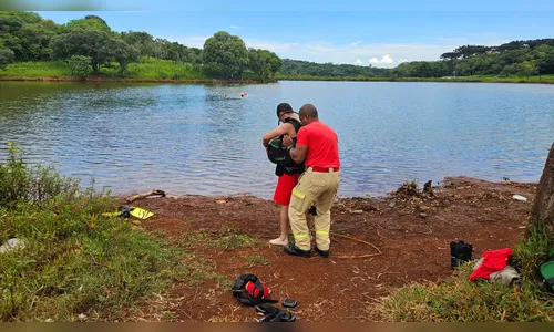 
							'Afundou bem no meio', diz bombeiro sobre afogamento no Schmidt
						
						