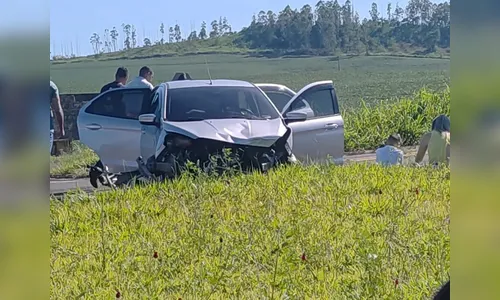 
							Empresário de Borrazópolis capota carro após acidente na PR-170
						
						