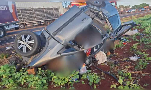 
							Família morta em acidente na PR-170 é enterrada sob forte comoção
						
						