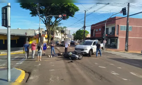 
							Mulher fica ferida em colisão entre moto e Fiat Toro em Apucarana
						
						